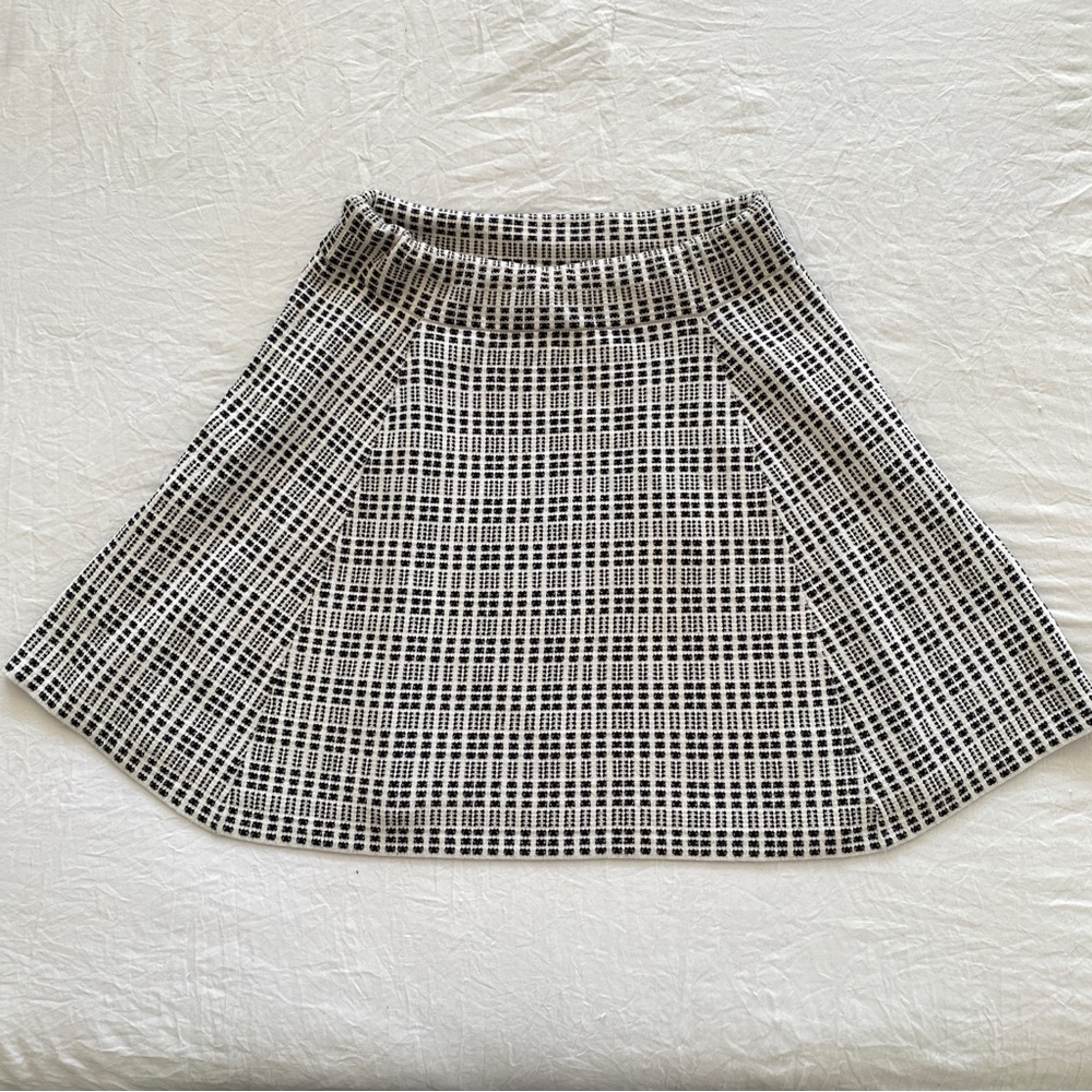 Theory Black and White Stretchy Pattern Flowy Academia Mini Skirt Women’s size S